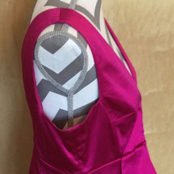 Phoebe Sleeveless V-Neck Cocktail Dress - Picture 3 of 8